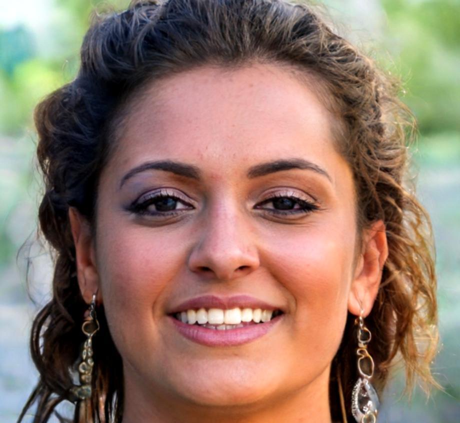 Porträt einer Trainerin für praktische Finanzanalyse